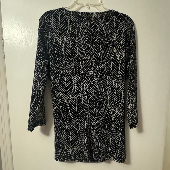 Coldwater Creek women’s size medium top. - Picture 4 of 10